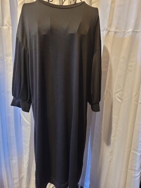 Classic Black Women's Shift Dress - Minimalist Style
